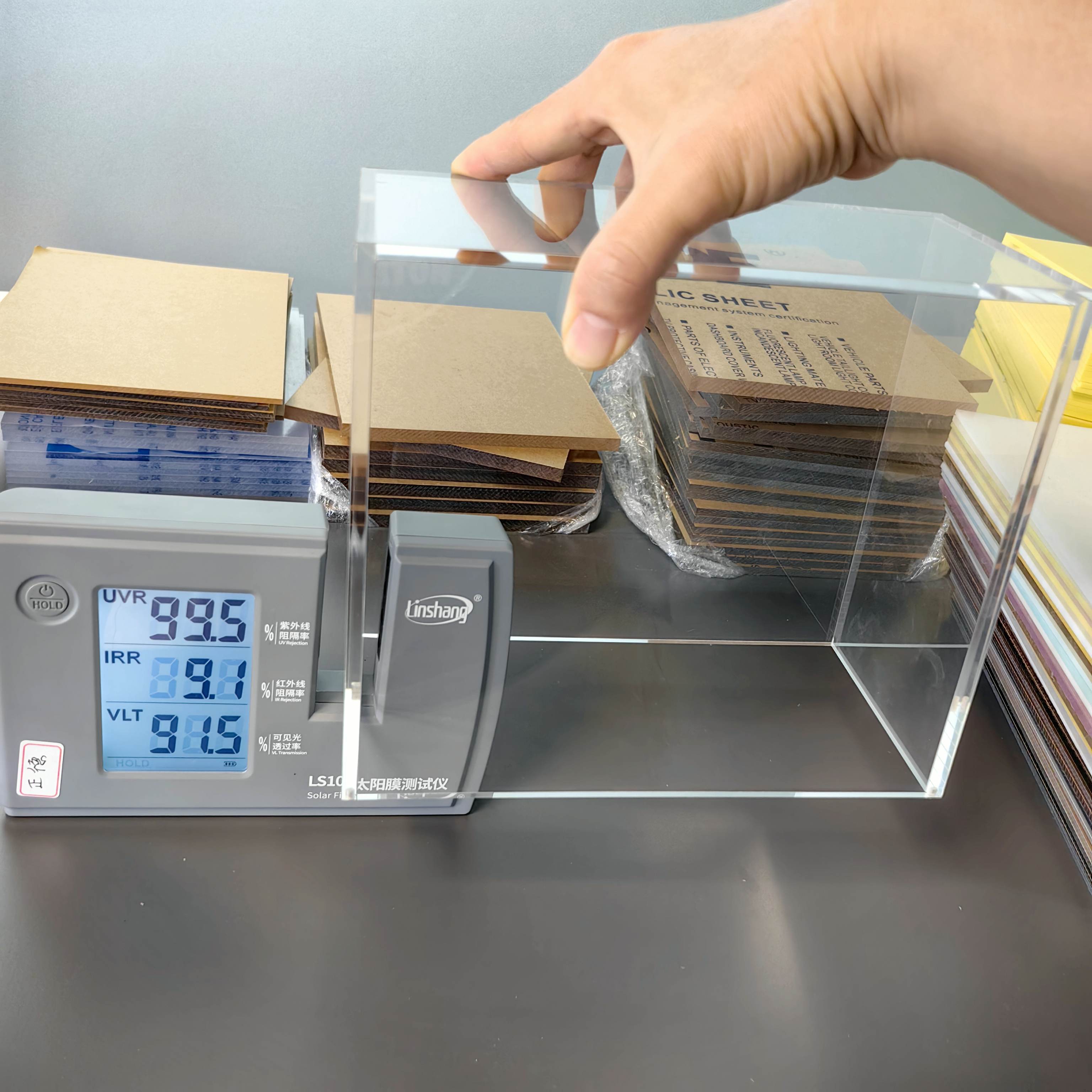 99% защита от ультрафиолета, м – обзор и цена Display Case Acrylic